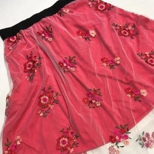 New with tag embroidered LuLaRoe Lola skirt